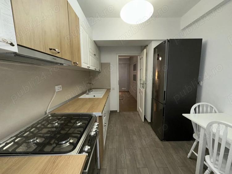 Apartament cu 3 camere semidecomandat, mobilat în Unirii