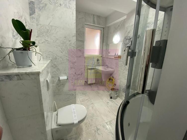 Apartament cu 5 camere decomandat în Unirii