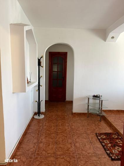 Apartament cu 4 camere decomandat în Calea București
