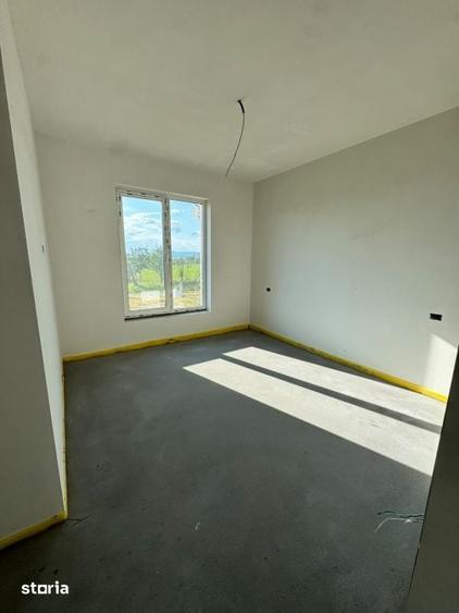 Casă cu 4 camere cu Teren 694 Mp în Mara