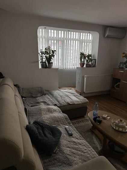 Apartament cu 3 camere semidecomandat în Micro 11
