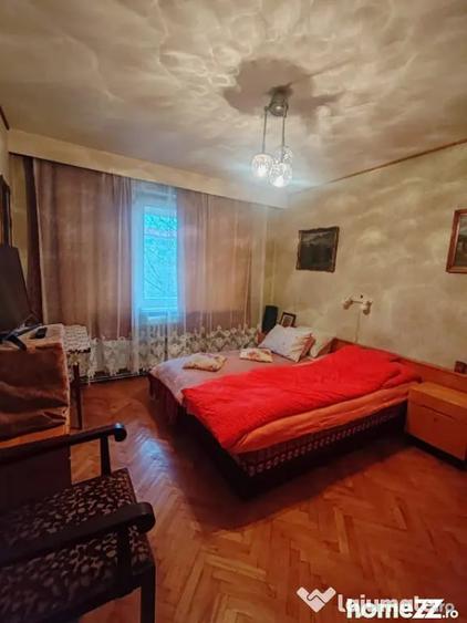 Apartament cu 4 camere decomandat în Central