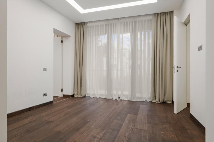 Apartament cu 5 camere decomandat în Arcul de Triumf
