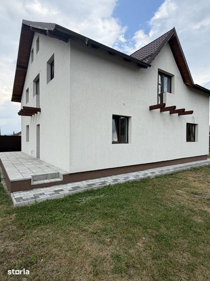 Casă cu 5 camere cu Canalizare în Tărlungeni