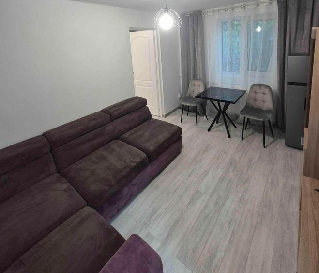 Apartament cu 2 camere semidecomandat, mobilat în Tomis Nord