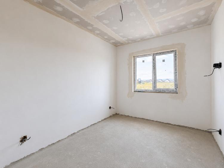 Duplex cu 4 camere cu Canalizare în Sânpetru