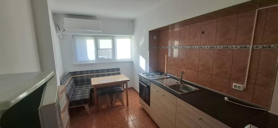 Apartament cu 3 camere decomandat în Bucur Obor