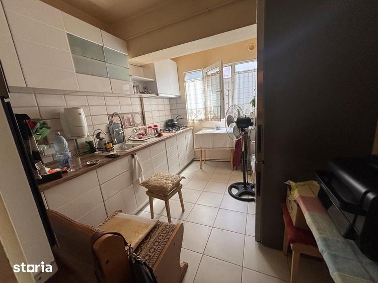 Apartament cu 4 camere decomandat în Central