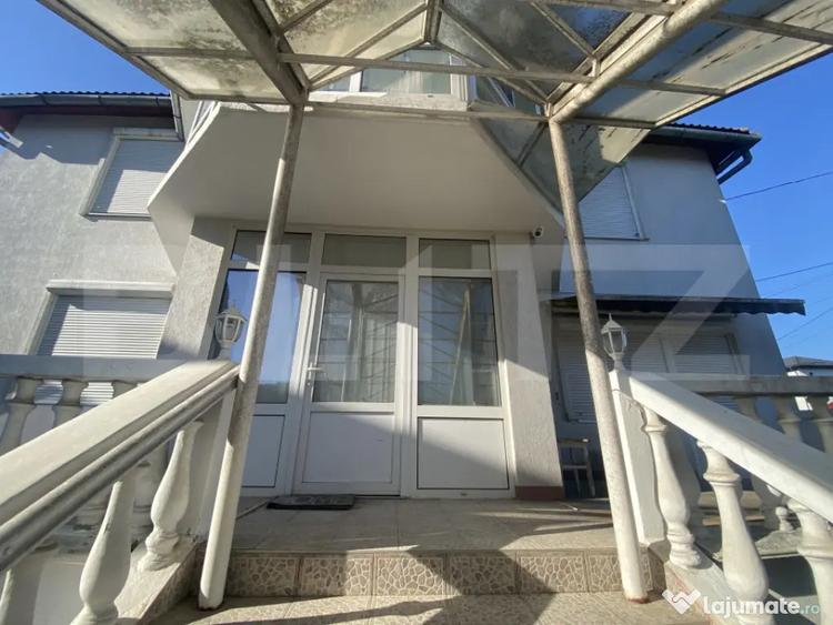 Casă cu 7 camere cu Teren 595 Mp în Central