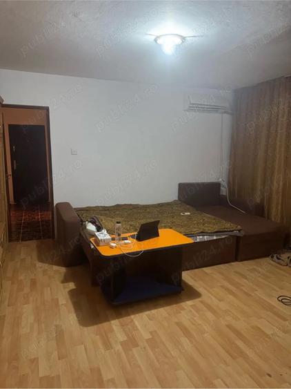 Apartament cu 2 camere decomandat în Broșteni