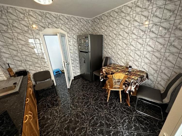 Apartament cu 3 camere în Prundu