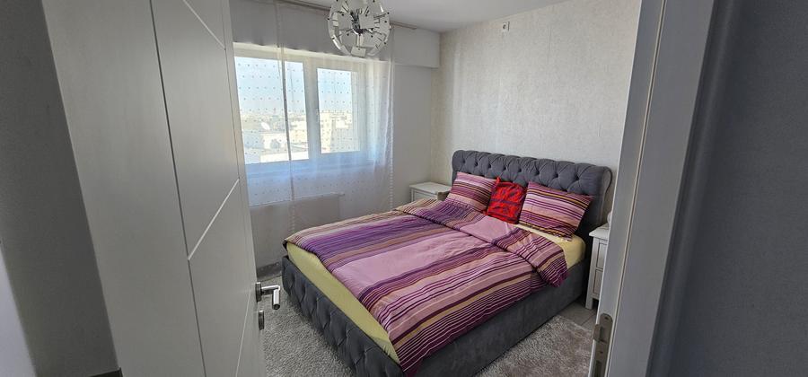 Apartament cu 3 camere semidecomandat în Panduri