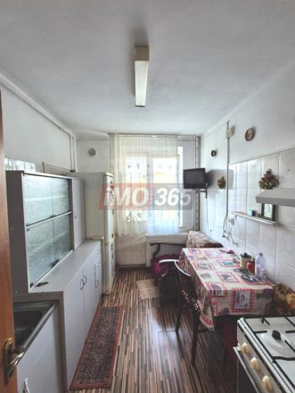 Apartament cu 2 camere semidecomandat în Craiovei