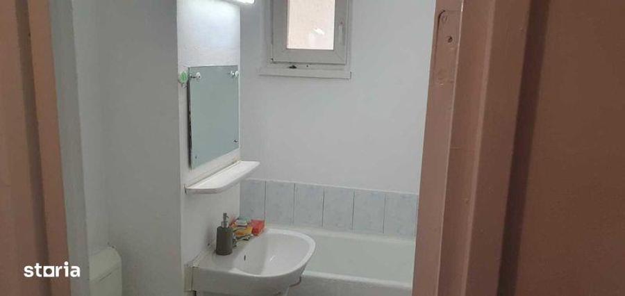 Inchiriez apartament cu o camera, 35mp2 aflat la etajul 4 - 1