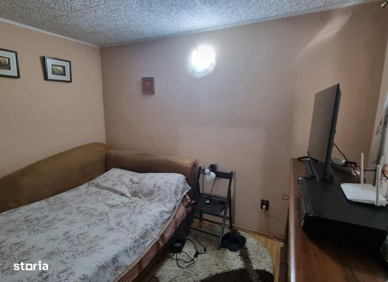 Apartament cu 4 camere decomandat în Nicolina