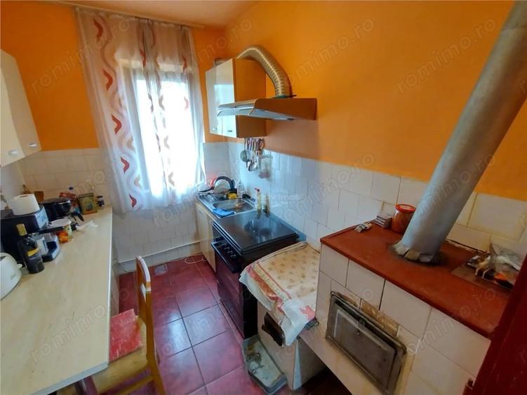 Apartament cu 3 camere decomandat în Bozovici