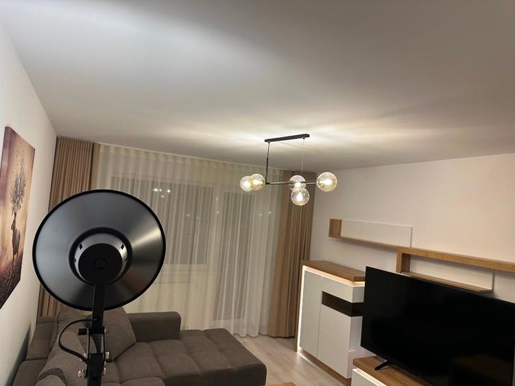 Apartament cu 3 camere decomandat în Tractorul