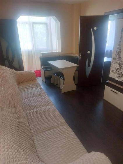 Apartament cu 2 camere semidecomandat, mobilat în Tătărași