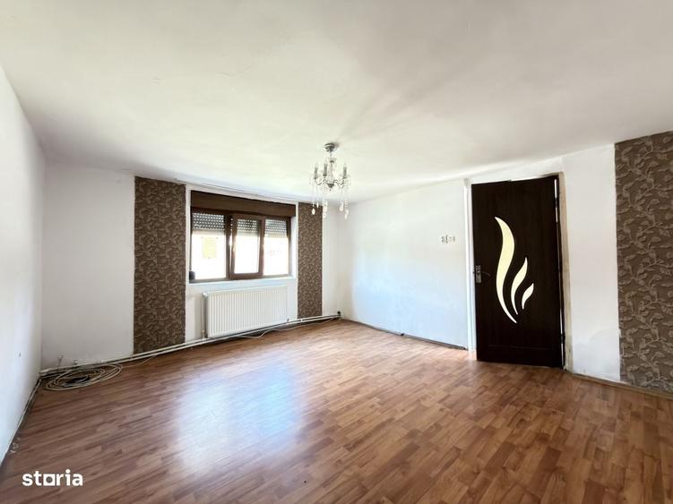 Casă cu 4 camere în Ghiroda