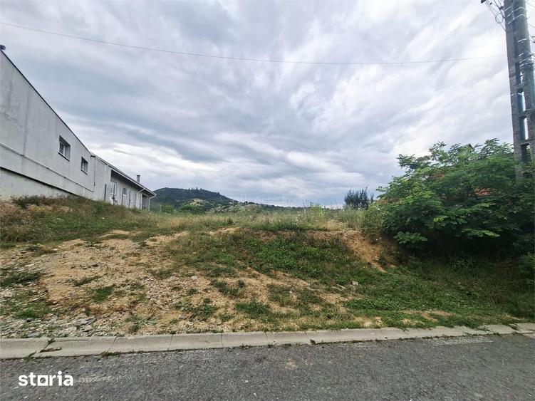 Teren de 1355 mp, în Central