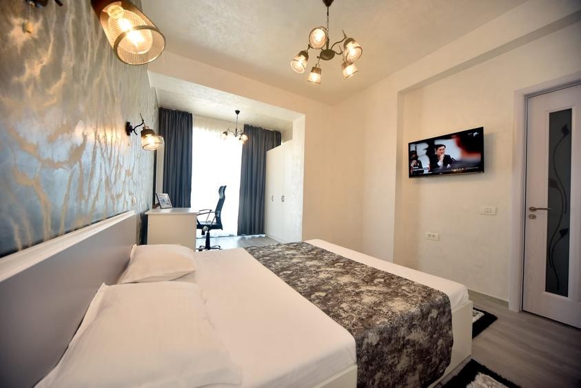 Apartament cu 3 camere decomandat, mobilat în Faleza Nord