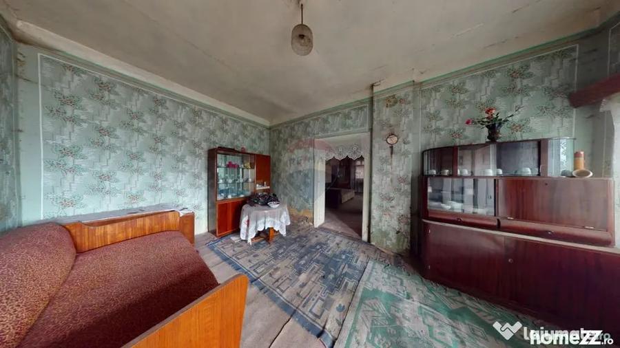 Casă cu 7 camere cu Teren 1044 Mp în Jibert