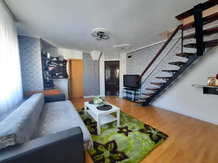 Penthouse cu 3 camere decomandat în Hipodrom 2