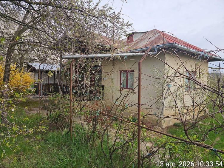 Casă cu 3 camere în Bălțești