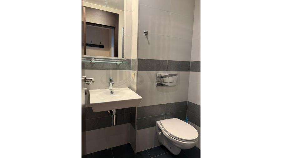Apartament cu 3 camere semidecomandat, mobilat în Iancu Nicolae