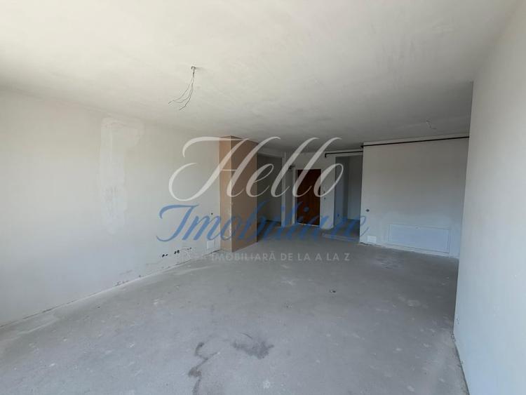 Penthouse cu 3 camere decomandat în Zorilor