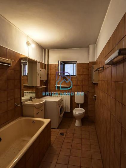 Casă individuală cu 6 camere cu Canalizare în Bucureștii Noi