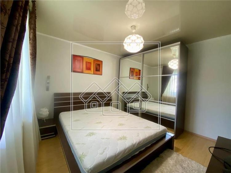 Apartament cu 3 camere decomandat în Turnișor
