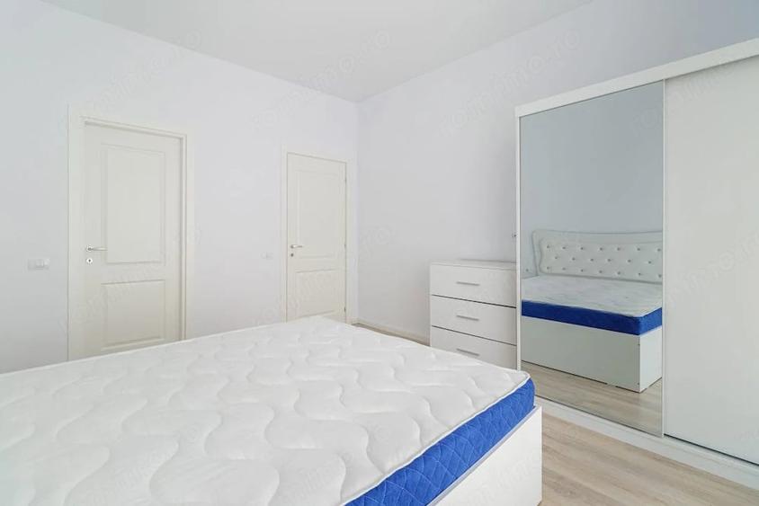 Apartament cu 3 camere semidecomandat în 1 Decembrie