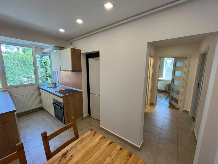 Apartament cu 3 camere semidecomandat, mobilat în Grigorescu
