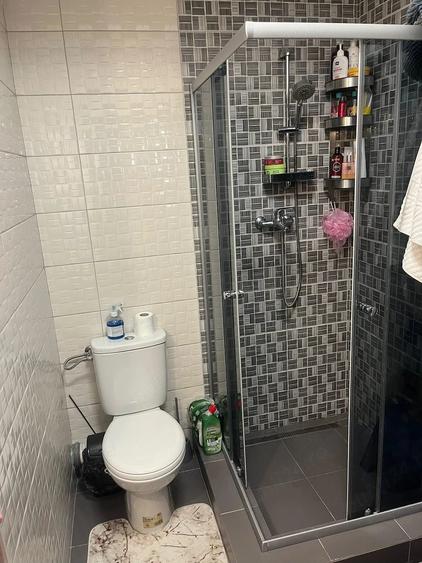 Apartament cu 3 camere decomandat în Roșu