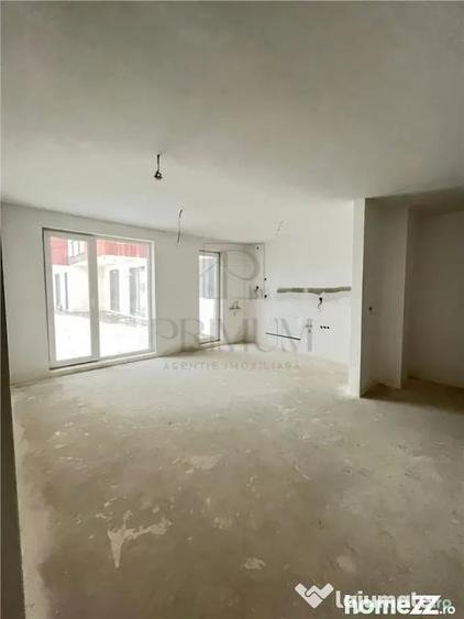 Apartament cu 3 camere semidecomandat în Torontalului