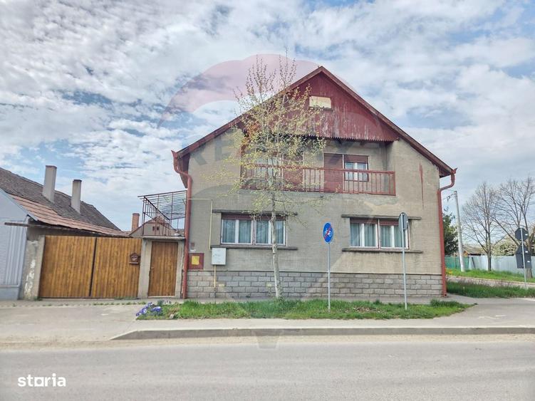 Casă cu 5 camere cu Teren 310 Mp în Central