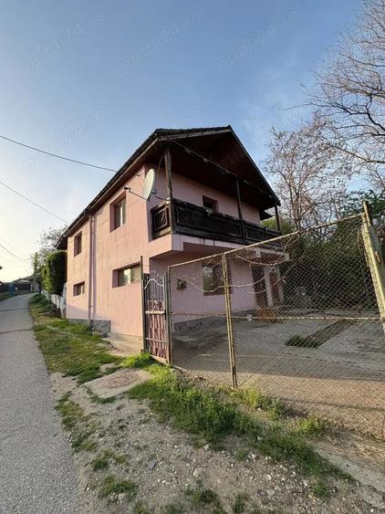 Casă cu 4 camere în Șimian