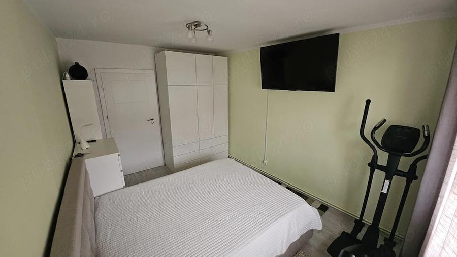 Apartament cu 4 camere decomandat în Noua