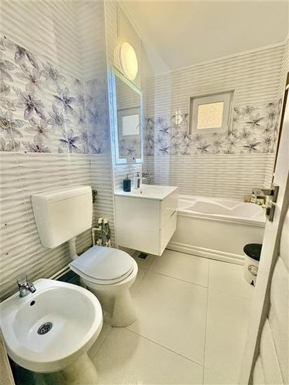 Apartament cu 4 camere decomandat, mobilat în Est