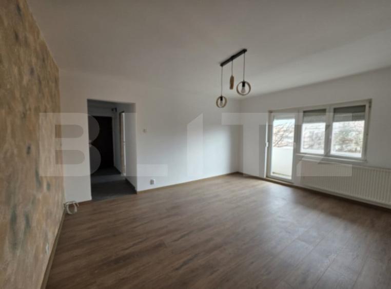 Apartament cu 3 camere decomandat în Micro 16