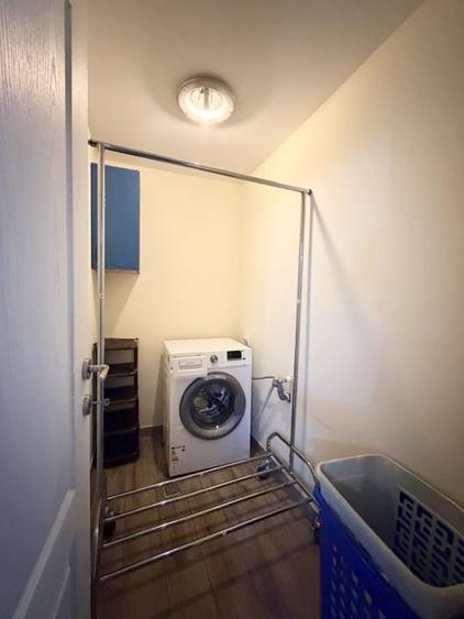Apartament cu 3 camere semidecomandat, mobilat în P-ța Victoriei