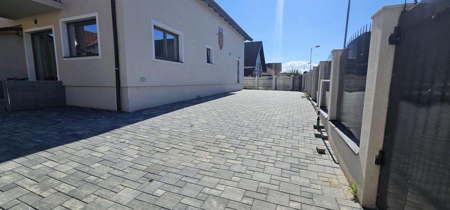 Casă cu 4 camere cu Teren 340 Mp în Tineretului