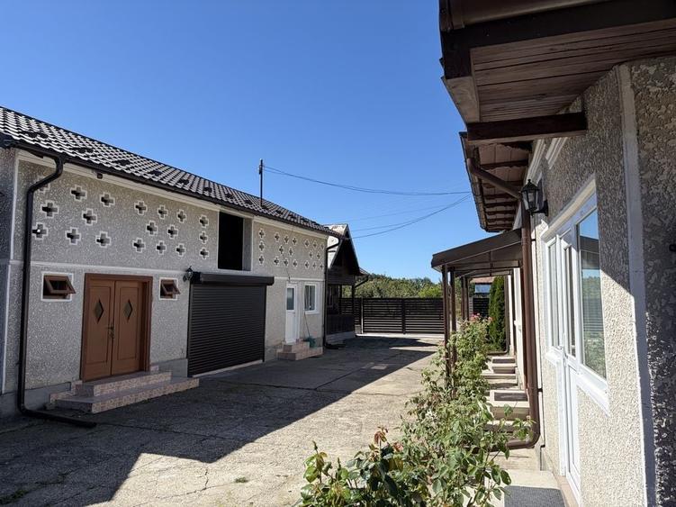Casă cu 4 camere în Cârcești