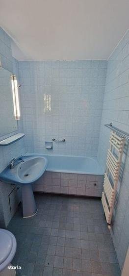 Apartament cu 4 camere decomandat în Calea București