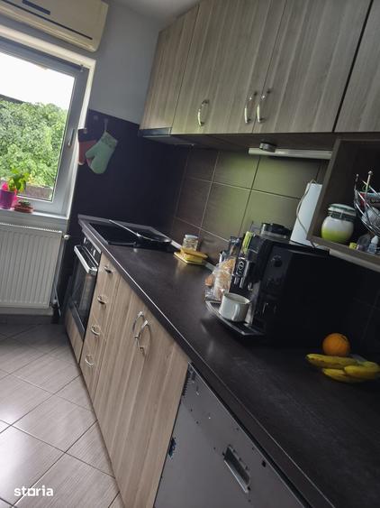 Apartament cu 2 camere semidecomandat, mobilat în Est