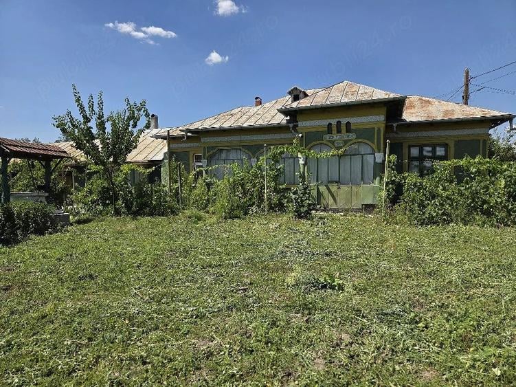 Casă cu 5 camere cu Teren 1772 Mp în Mavrodin