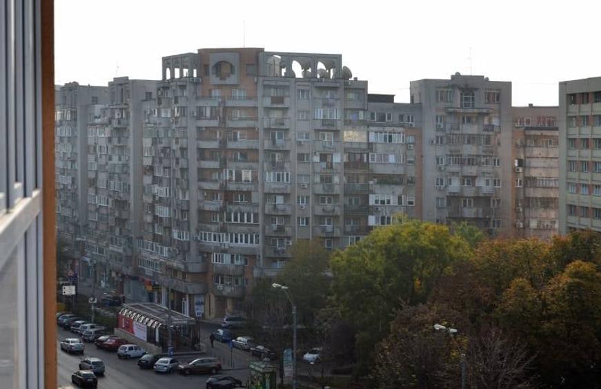 Apartament cu 3 camere semidecomandat, mobilat în Obor