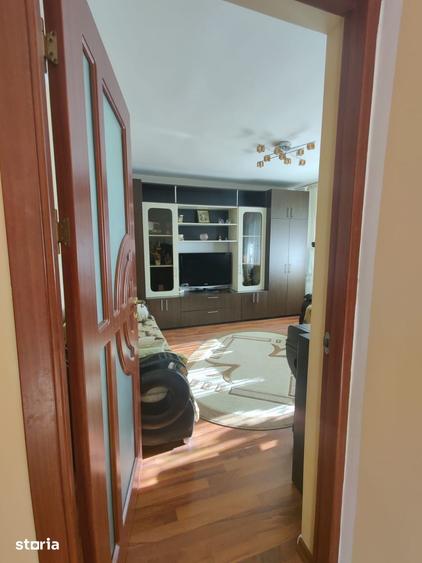 Apartament cu 3 camere decomandat în Micro 4