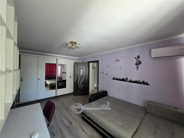 Apartament cu 2 camere semidecomandat, mobilat în Podu Roș